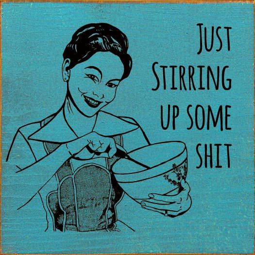 SAWDUST CITY - Wholesale Bord/bordje - Ik ben gewoon wat rotzooi aan het aanwakkeren. (retro roerende vrouw) Houten bord4