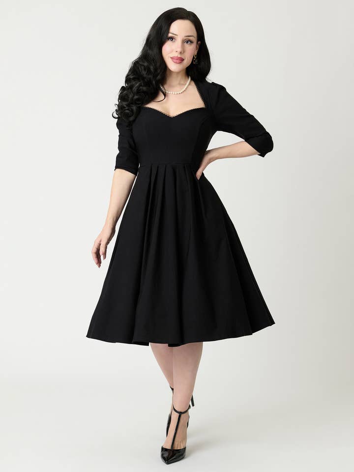 Unik Vintage Svart Swingklänning med Hjärtformad Ringning för wholesale av Unique Vintage