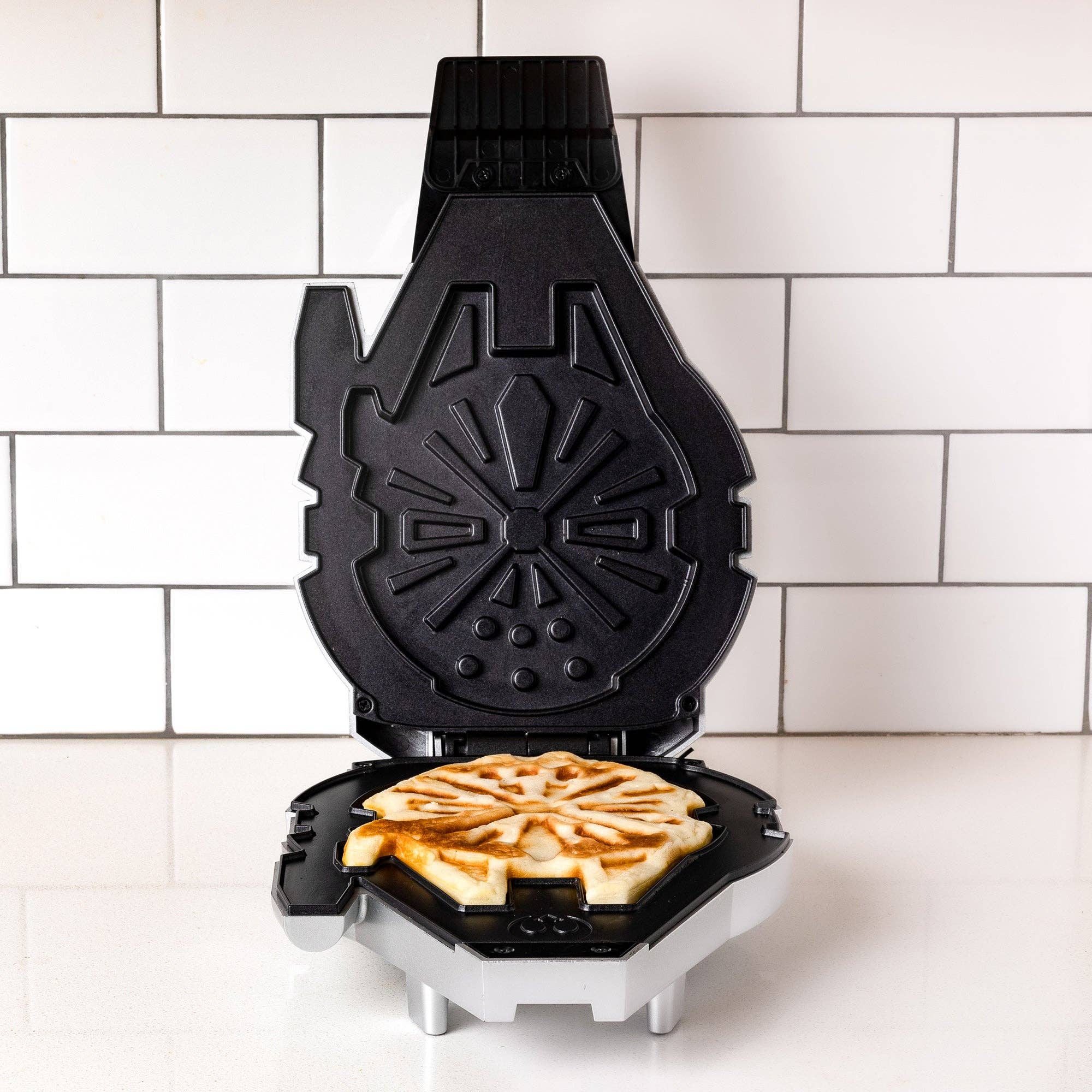 Uncanny Brands - Wholesale Kitchen Appliance - Uncanny Brands Star Wars Deluxe Millennium Falcon Waffle Maker3