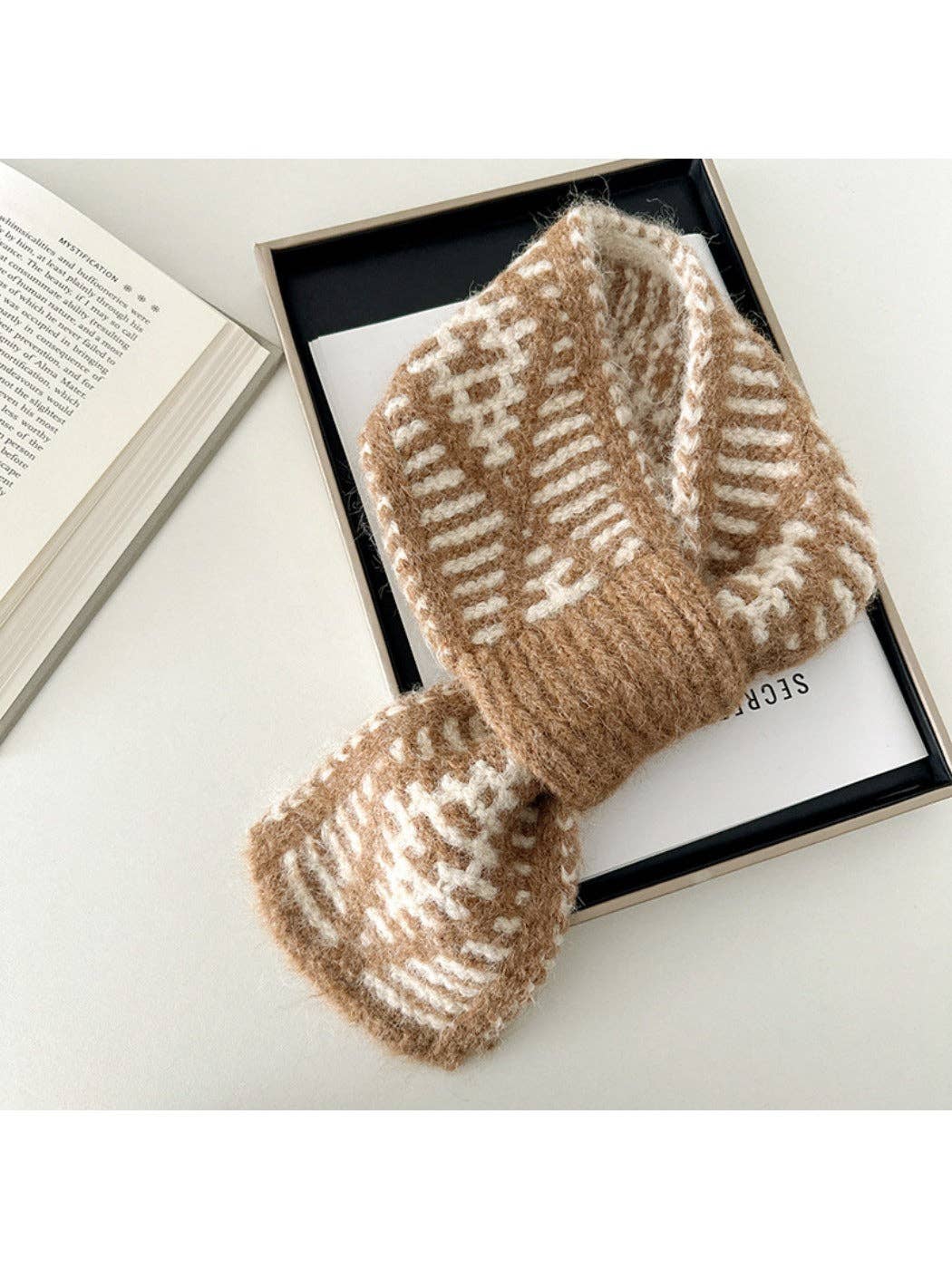 Funkyrel® Atzbranding Limited - Wholesale Scarf - Women's - Scarvii - Two-Tone Knitted Scarf with Slip-Through Design15