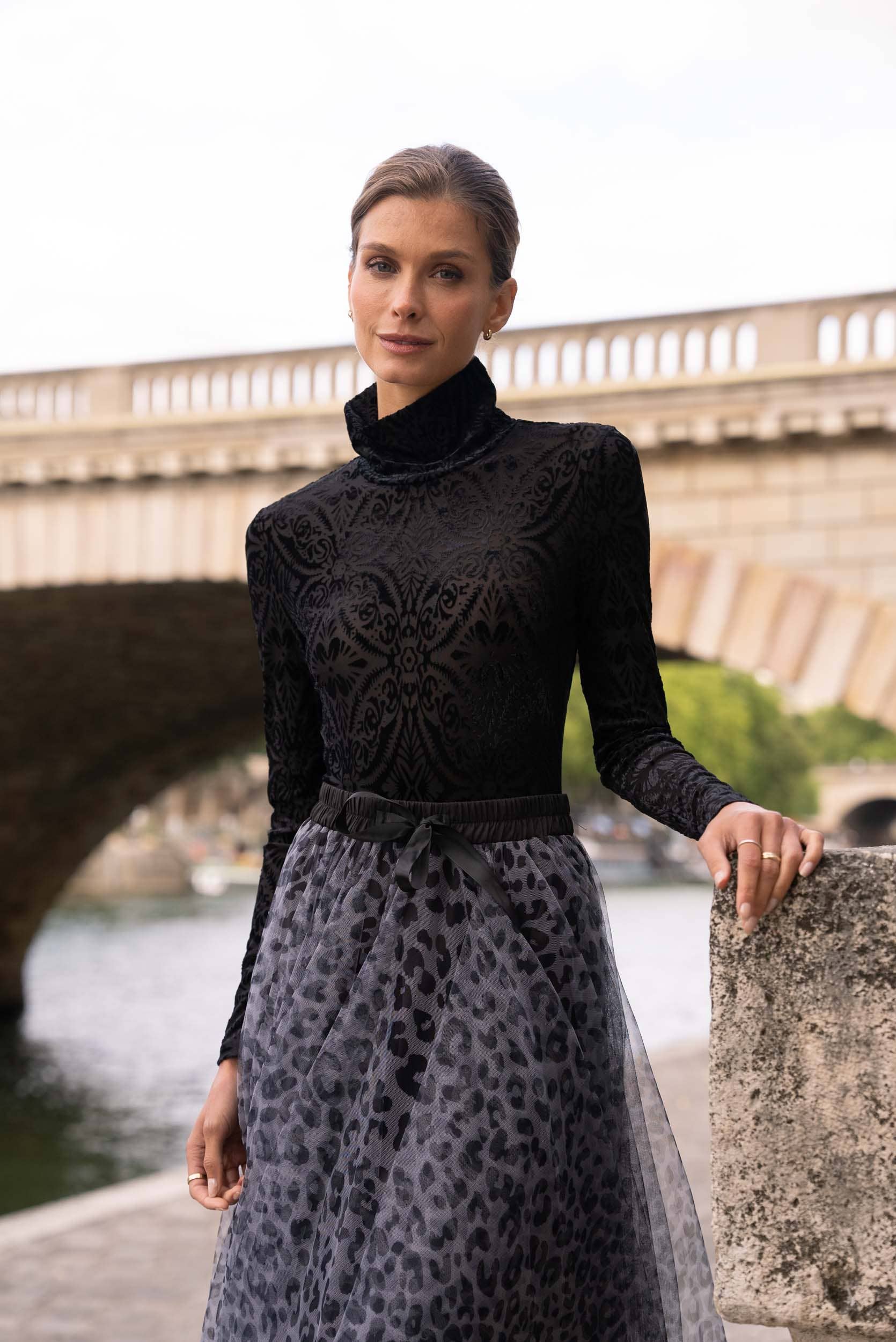 CHOKLATE PARIS – Großhandel Bluse – Damen – Rollkragen-Body aus Jacquard-Samt - CH0043