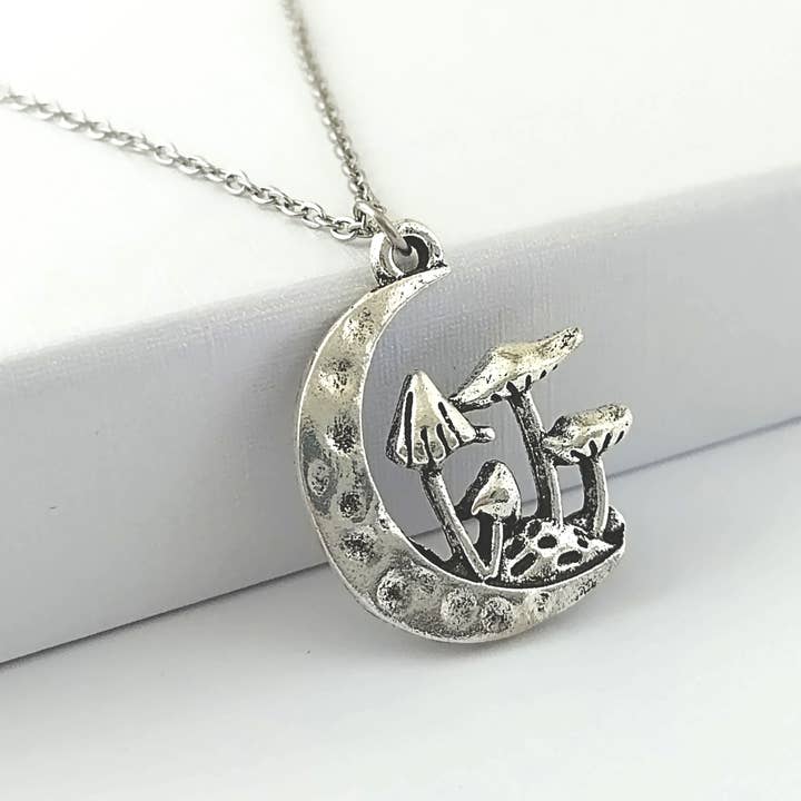 Månesvamp Halskæde, Himmel Smykker, Natursmykker for engroshandel hos Piccadilly Pendants