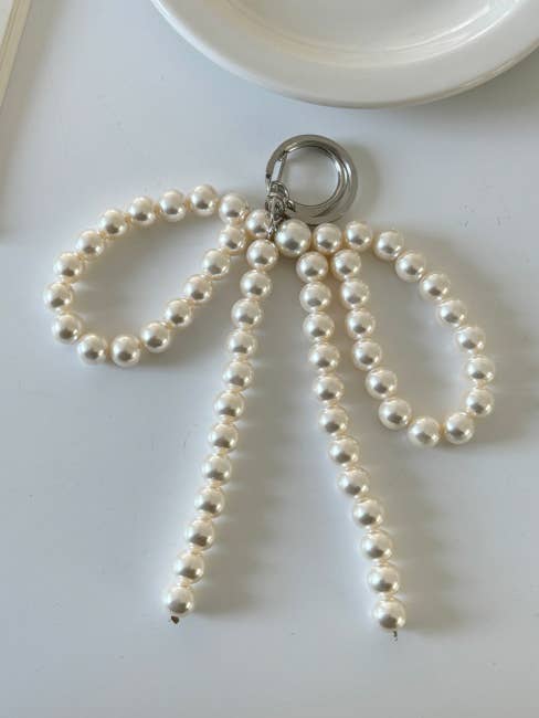MOND HAUS - Wholesale Keychain - Women's - Fonda Keychain | Chubby Pearl Beaded Ribbon Charm2