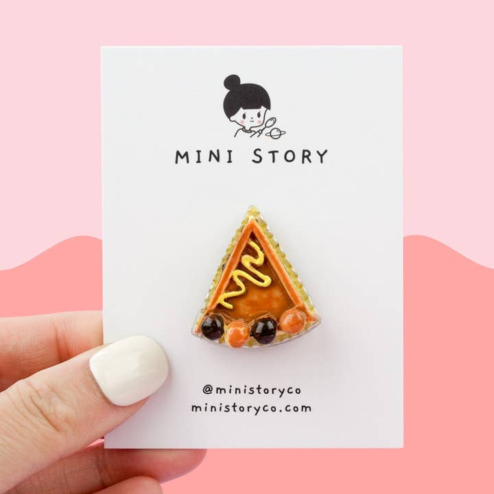 Kürbiskuchen-Nadel | Kürbiskuchen-Brosche in Scheiben | Süße Dessertnadeln zum Erntedankfest | Miniatur-Essenszubehör | Bäckergeschenk für Feinschmecker für den Großhandel von Mini Story Co