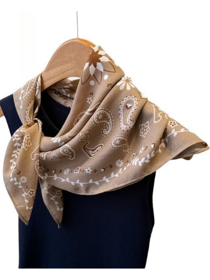 Scarvii - Vierkante Sjaal met Paisley Print – Fris & Vintage voor wholesale door Funkyrel® Atzbranding Limited