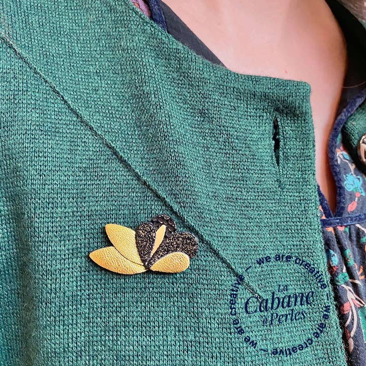 Mini-Broschen-Set mit Blumen in Schwarzgold für den Großhandel von LA CABANE A PERLES