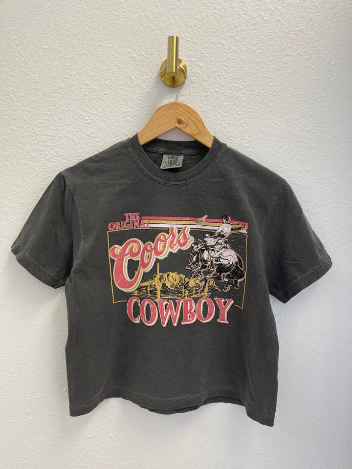 Coors Cowboy Crop T-shirt voor wholesale door Charlie Grey