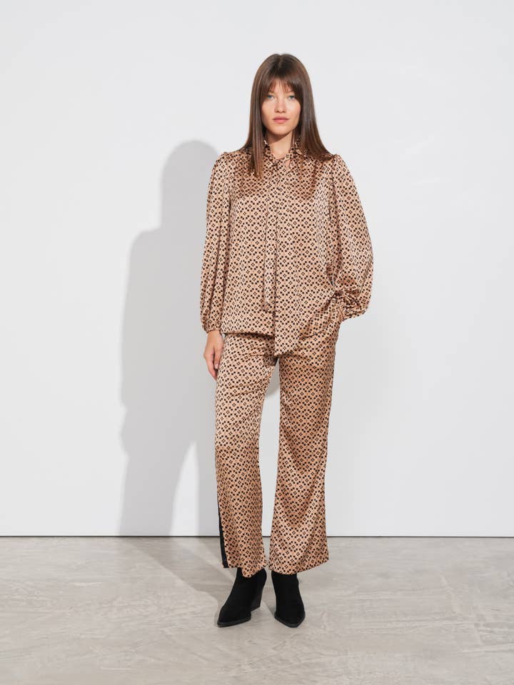 239324 - BLUS 100% PE för wholesale av SMF