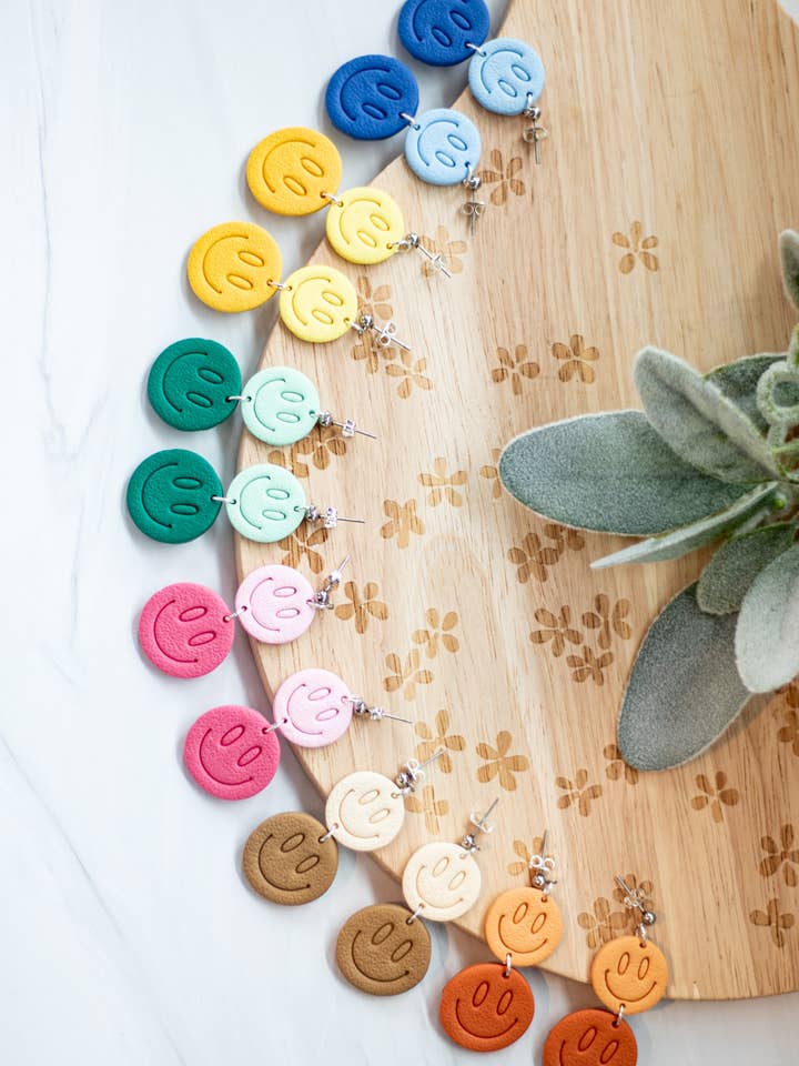 Ombré Smiley Dangle för wholesale av EJ Clay Co