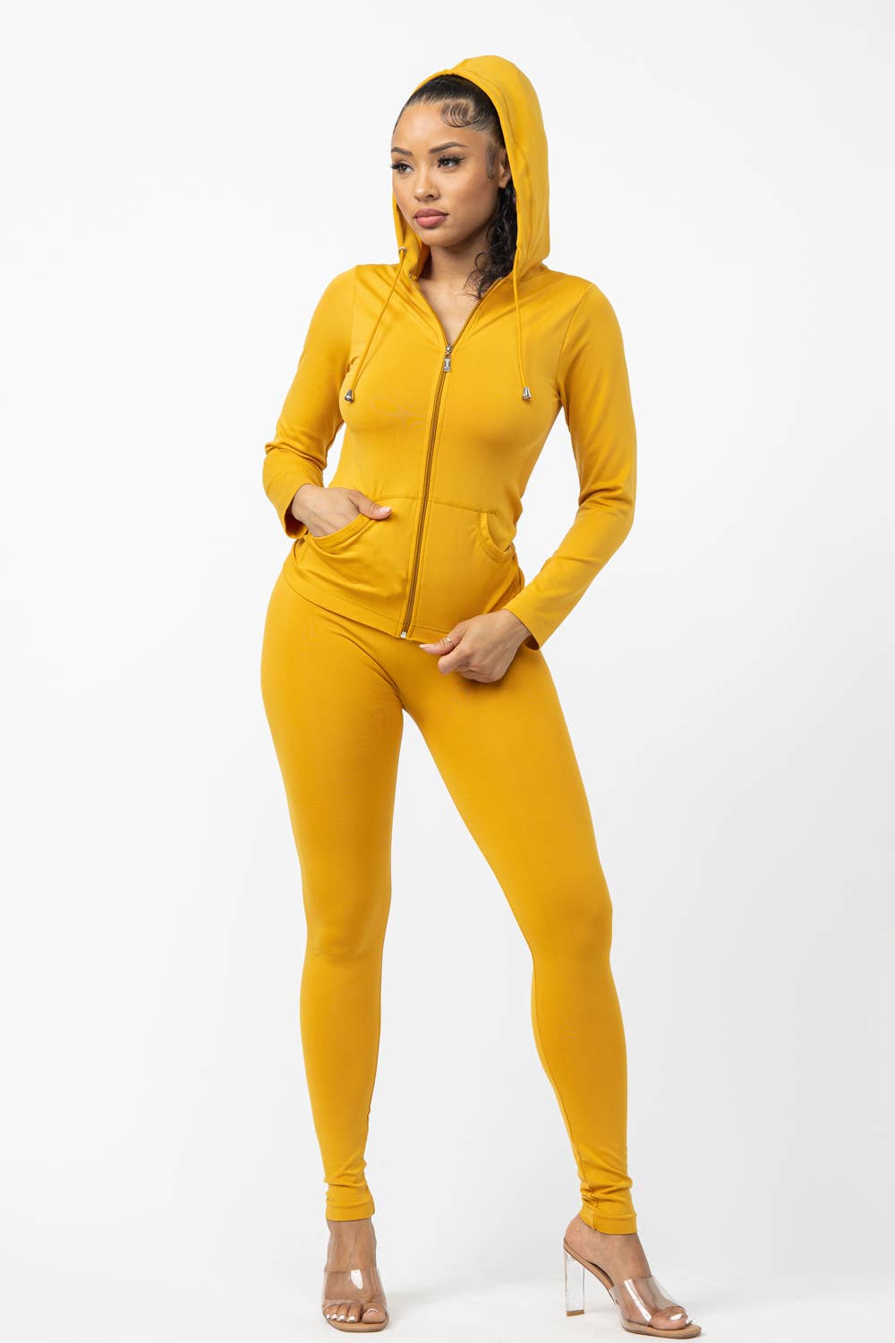 Julia by LoveJ – Großhandel Set aus Oberteil und Hose (NICHT Loungewear) – Damen – Nahtlose Kapuzenjacke und Leggings mit Reißverschluss3