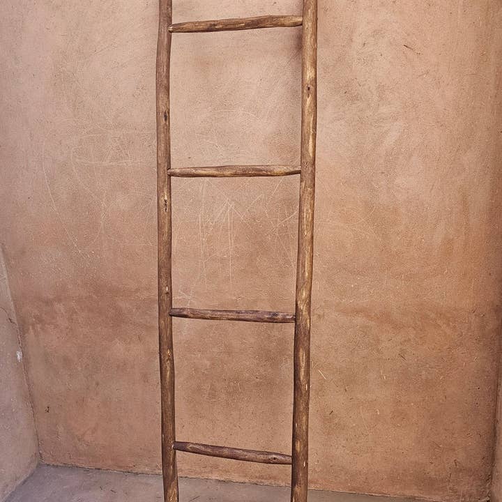 Melecraft – wholesale Free-standing shelf – Decorative Wooden Ladder – Stylish Towel Storage Solution5