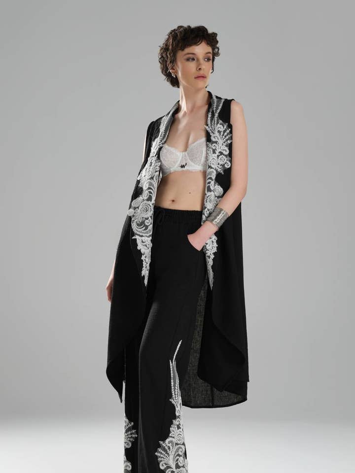 Extravagante lange Tunika-Jacke und Hose mit Spitzendetails für den Großhandel von DesignofBoho