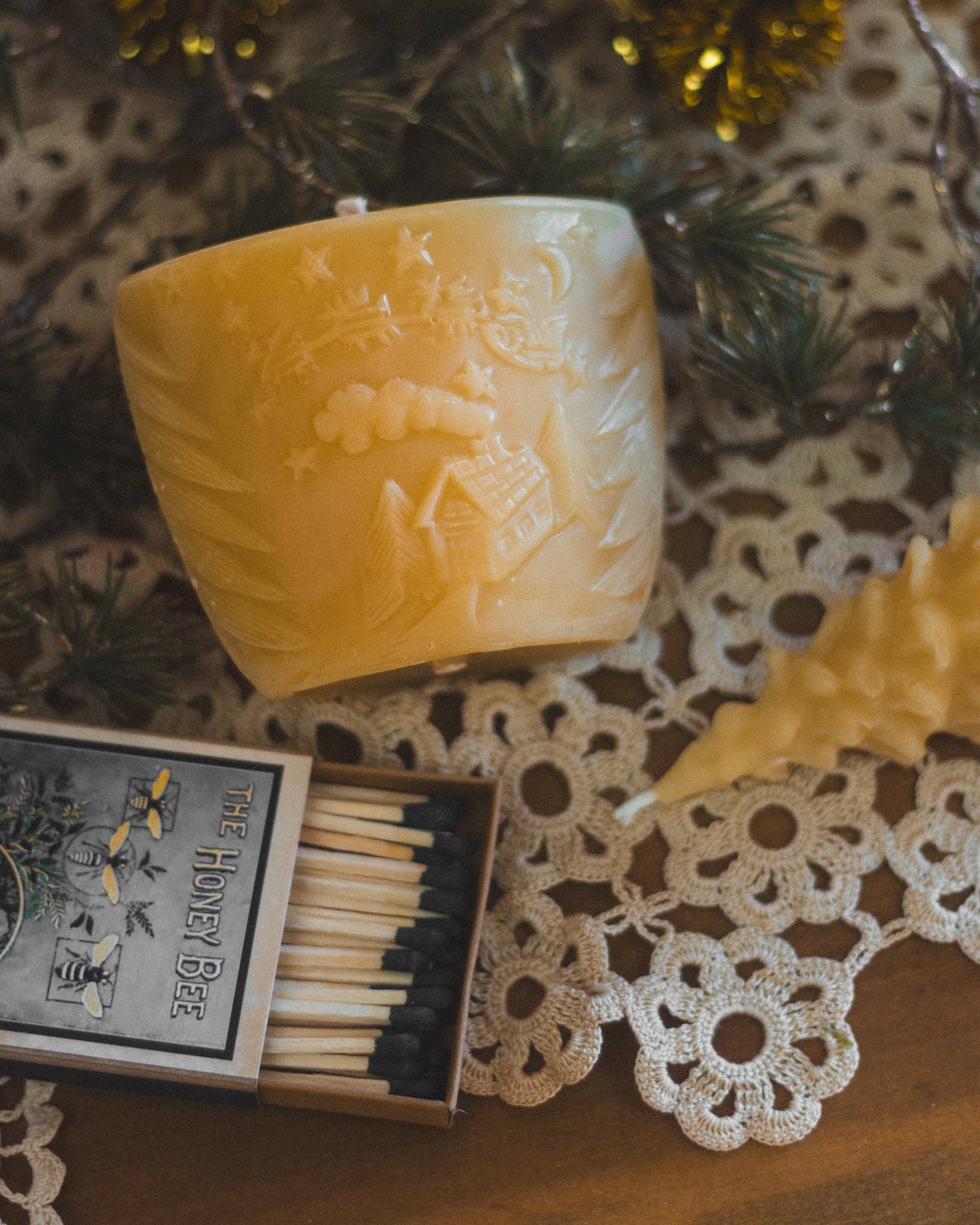 The Ramblin' Bee - Wholesale Pillar Candle - Night Before Christmas Tree Pillar