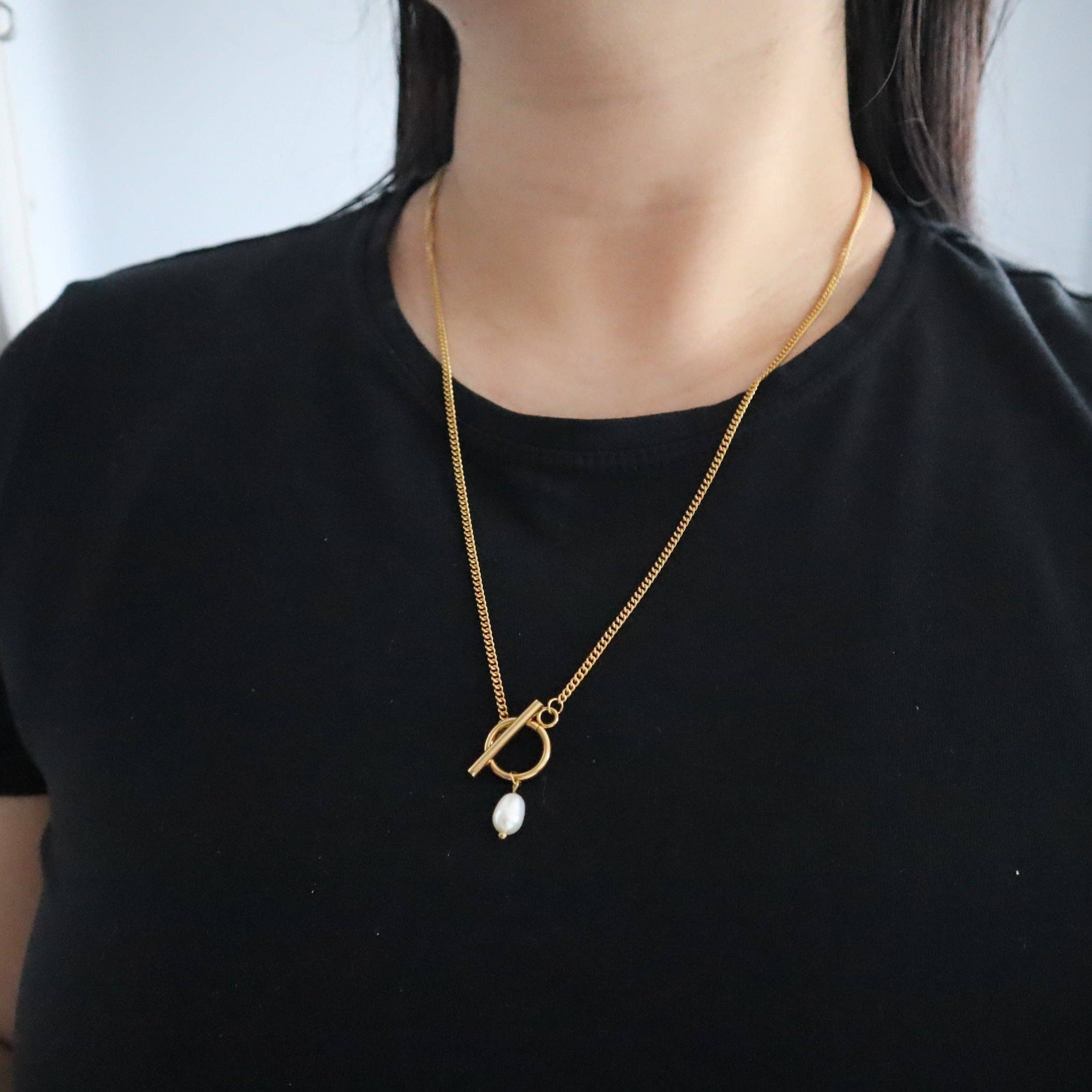 JESSA Jewelry - Wholesale Pendant/Charm Necklace - Pearl Toggle Necklace1