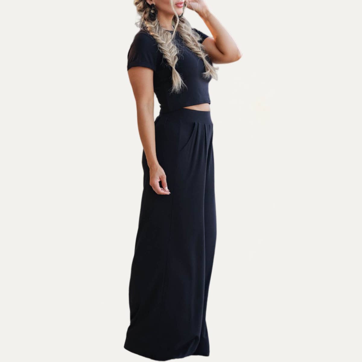 The Moment Collection - Wholesale Loungeset - Dames - Feel Cozy loungewarset met korte mouwen en crop-top en broek9