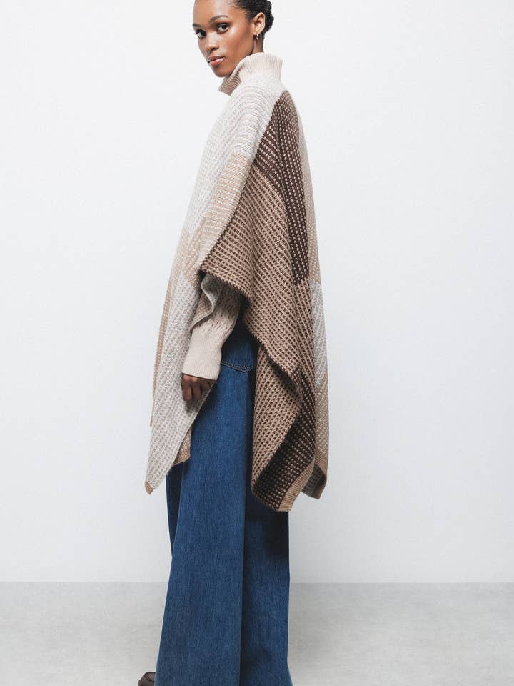 Lanidor - Wholesale Coat - Women's - Knitted Cape (446681-17)1