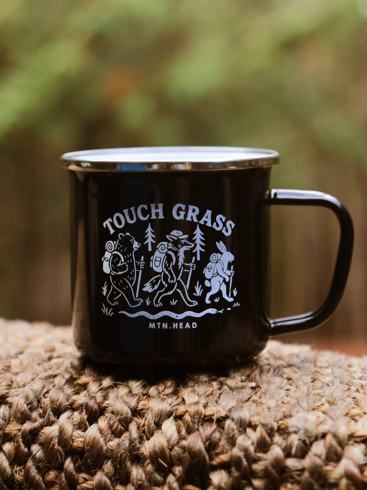 Tasse de Camp en Émail - Noir - Touch Grass pour la vente par Muttonhead