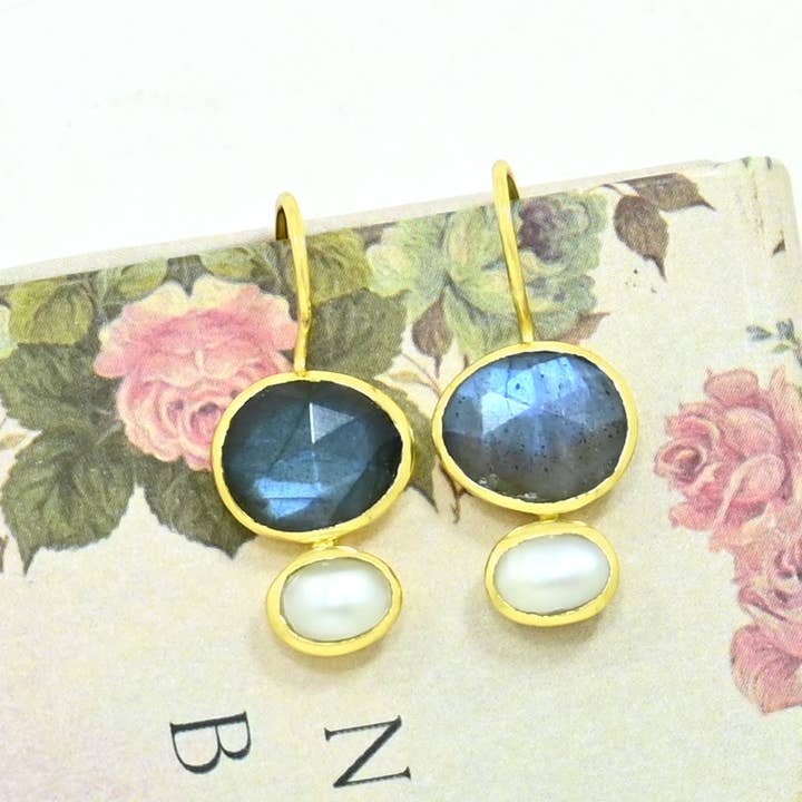 Schmuckoo Berlin - Wholesale Dangle Earrings - Primrose Earring Gold Plated - Pearl & Labradorite1