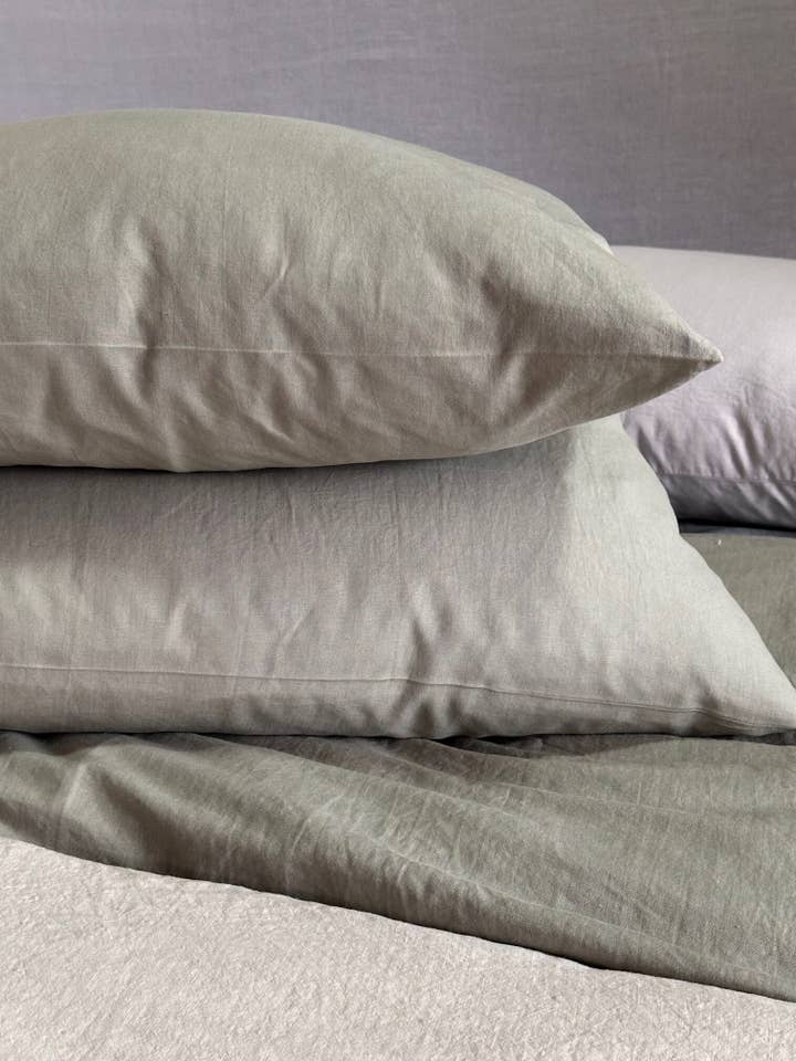 Washed linen and eucalyptus green washed cotton pillowcase for wholesale by la draperie francaise