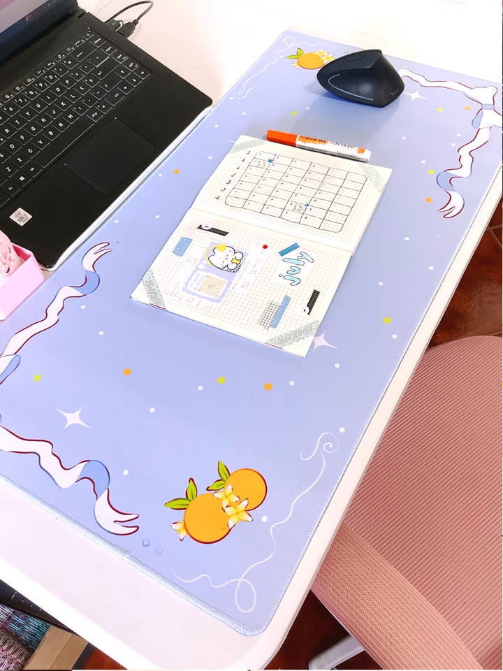 Orange Rush Skrivebordsunderlag for engroshandel hos BunnieBuns Studios