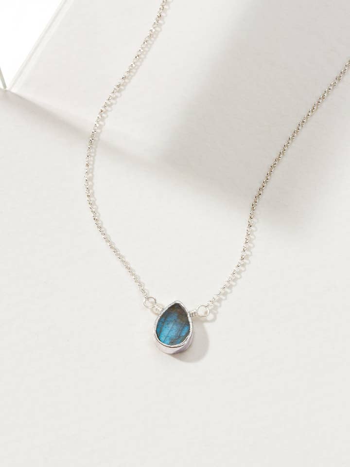 Silver Delicate Gemstone Necklace- Labradorite for wholesale by Luna Norte