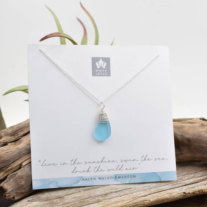 Collier à pendentif Solo Drop Eco Glass - Thème de la plage pour la vente par Whitelotus Design