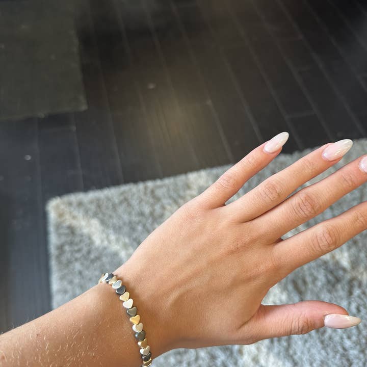 Nette Road Wholesale - Wholesale Beaded Bracelet - Row of Hearts Bracelet0