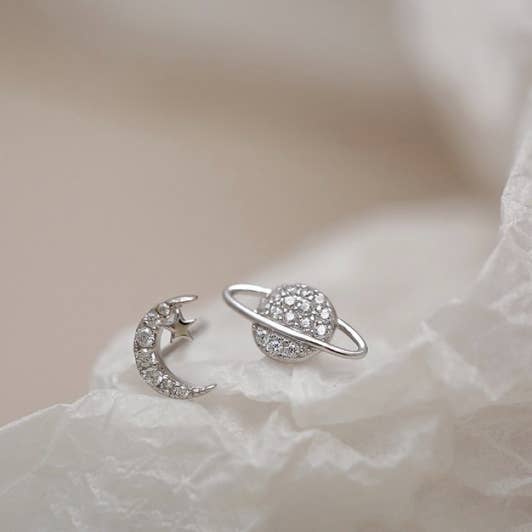 Sterling Silver Asymmetri Star Planet Earth Stud örhängen för wholesale av happyzzzsu