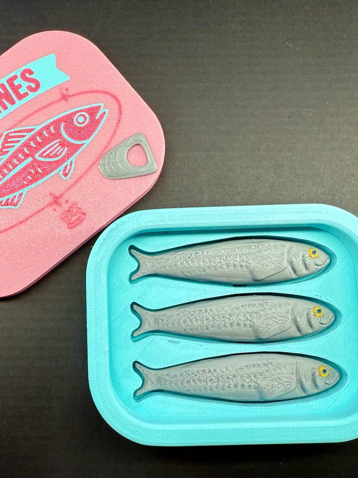 Cliqueurs de boîtes de sardines pour la vente par Eastbrook Trading