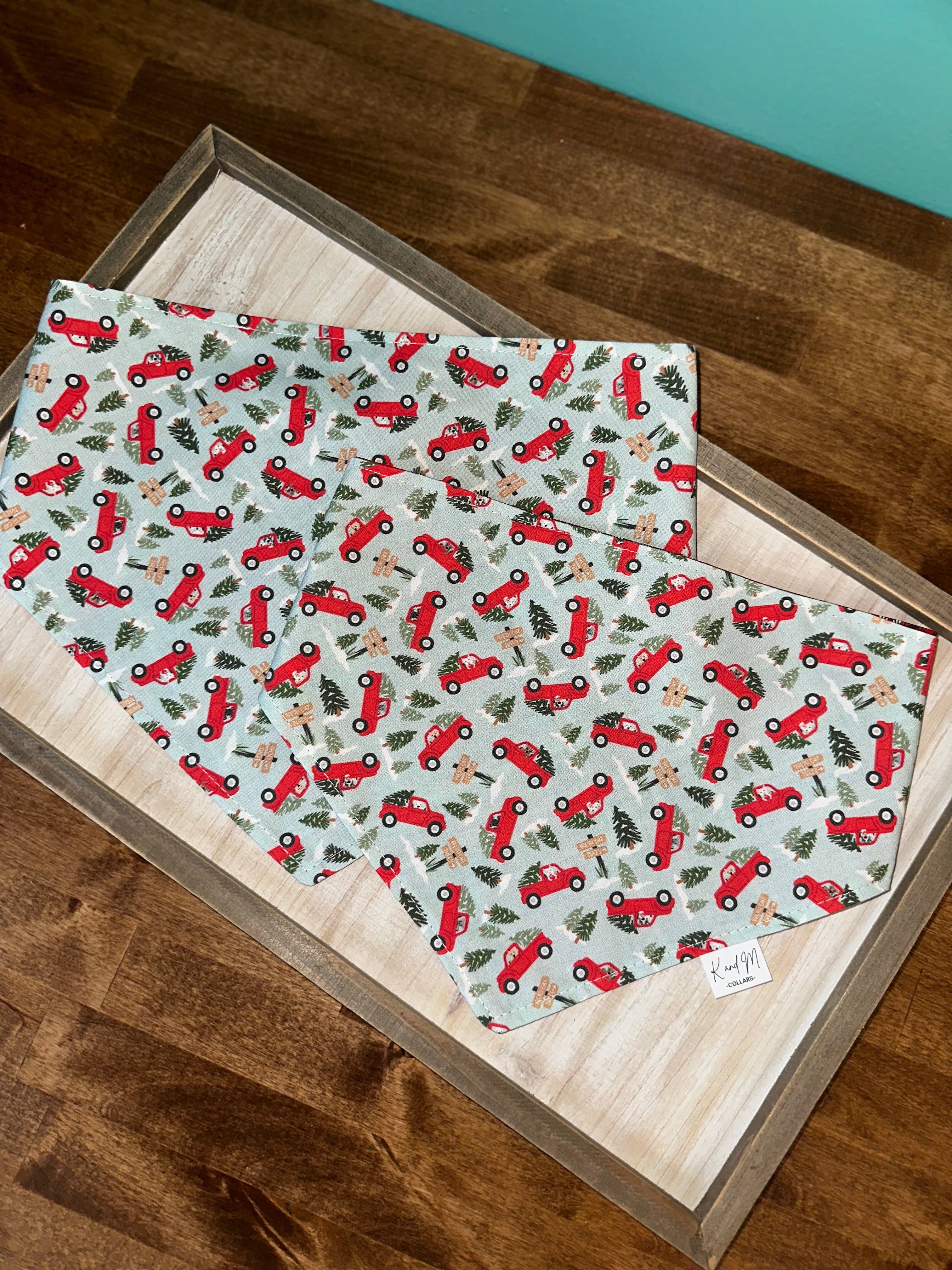 K and M Collars - Venta al por mayor Bandana - Perros - Pañuelo reversible para perros con camiones de árboles de Navidad2