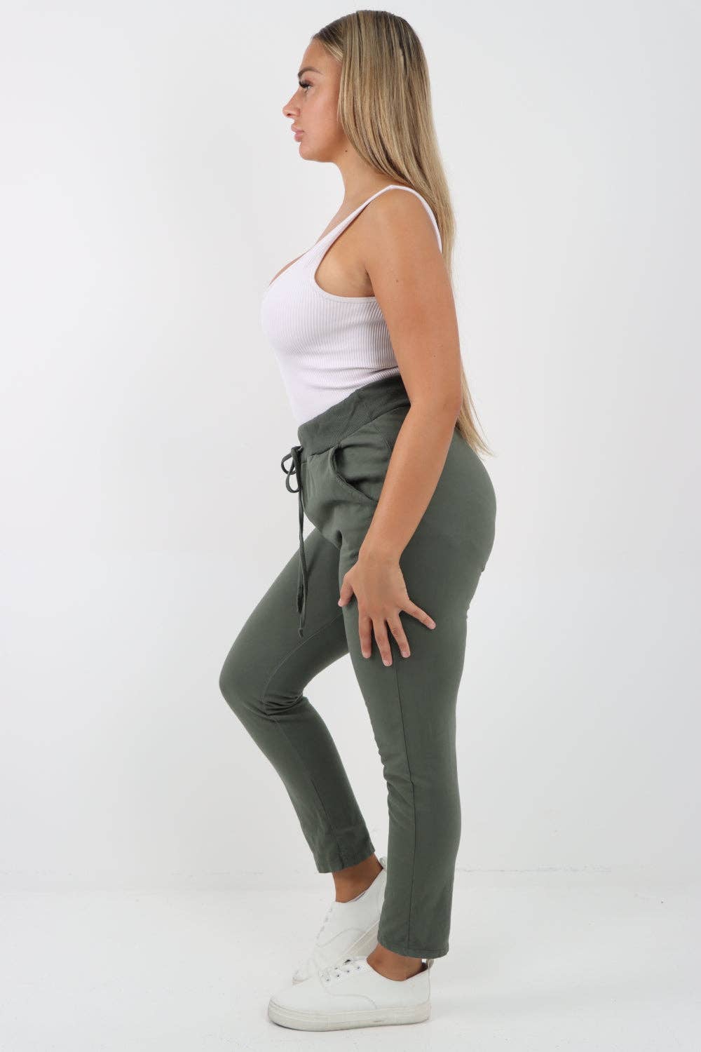 Miss Bold – Großhandel Lounge-Trainingshose/-Jogginghose – Damen – Italienische schlichte Basic-Jogginghose mit Kordelzug19