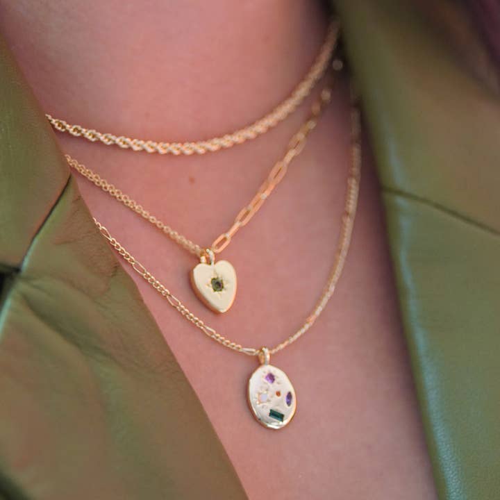 Junk Jewels Ltd - Vendita all'ingrosso Collana con ciondolo/pendaglio - Collana a doppia catena con ciondolo cuore peridoto