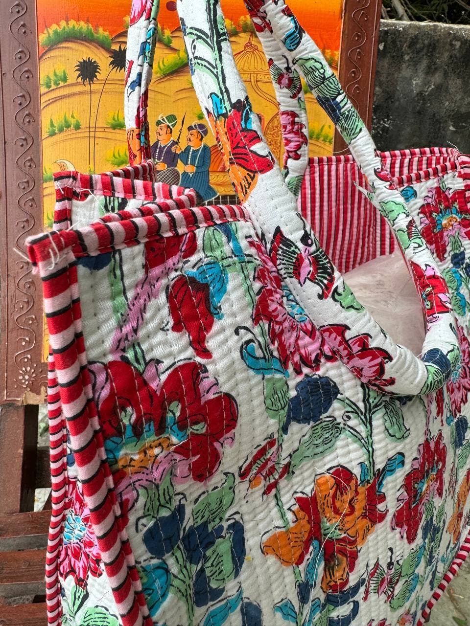 Bhawana Handicrafts - Wholesale Draagtas - Dames - Met de hand bedrukte omkeerbare draagtas met bloemen Handgemaakte gewatteerde tas2