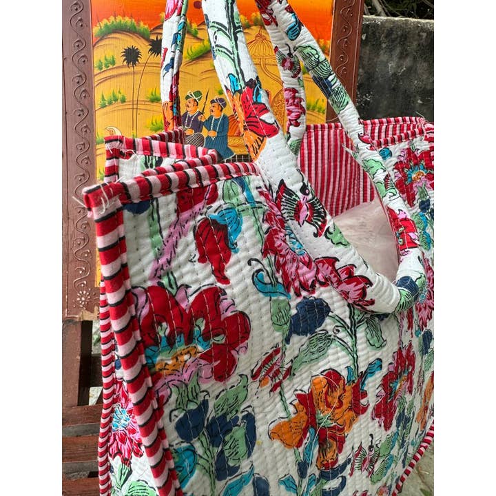 Bhawana Handicrafts - Wholesale Draagtas - Dames - Met de hand bedrukte omkeerbare draagtas met bloemen Handgemaakte gewatteerde tas2