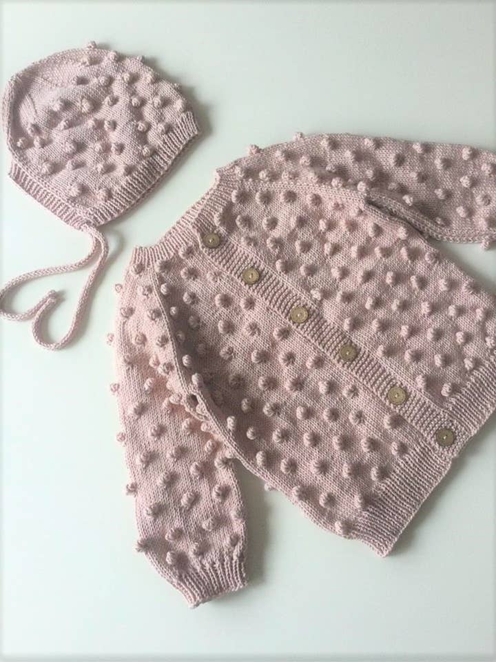 Omnis Pura - Wholesale Cardigan - Kinderen - Organisch handgebreid poederroze vest en muts