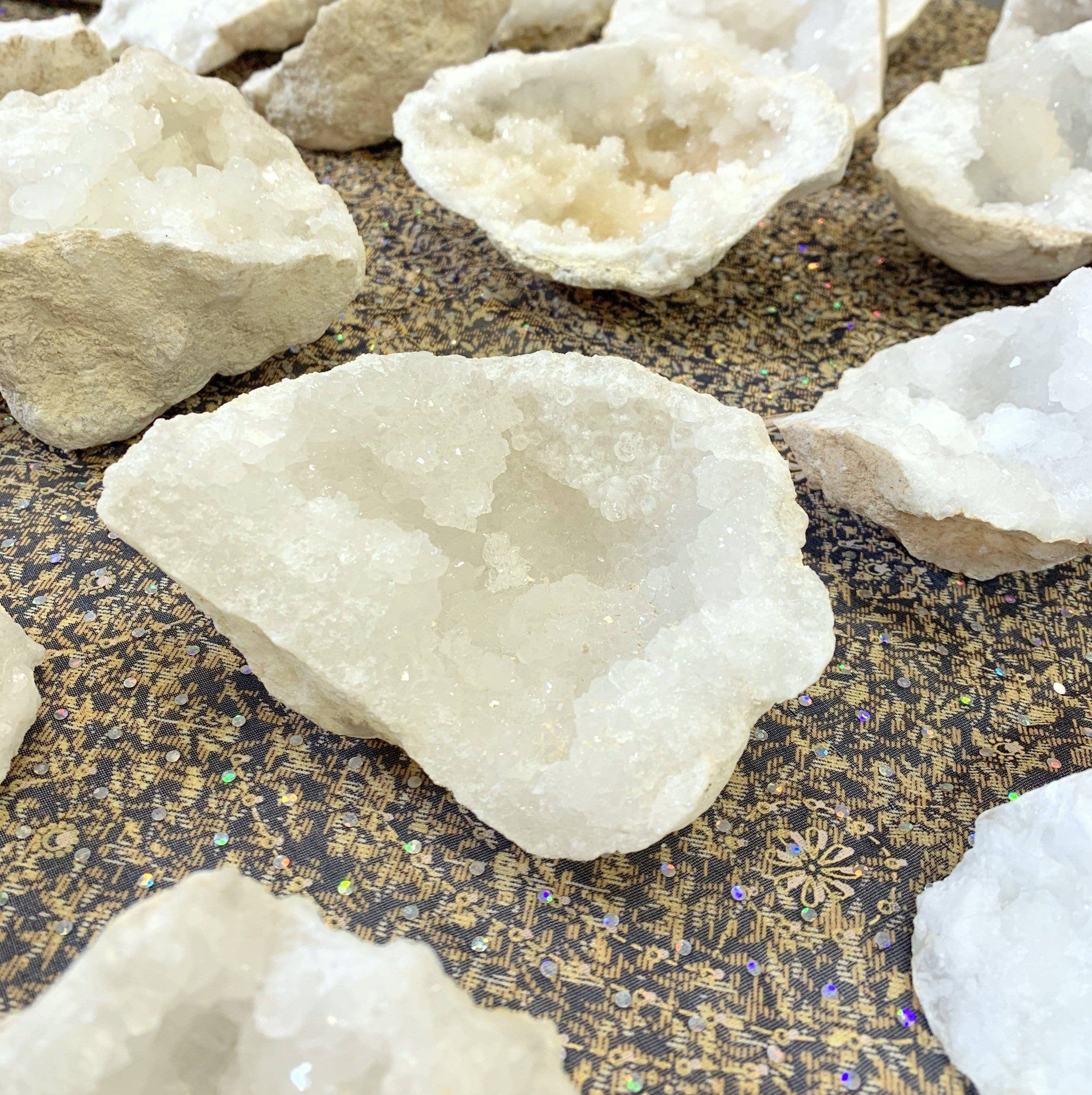 Rock Paradise - Vente Pierre et cristal de spiritualité - Géode cristal de quartz blanc druzy - moitié - (GEO)1