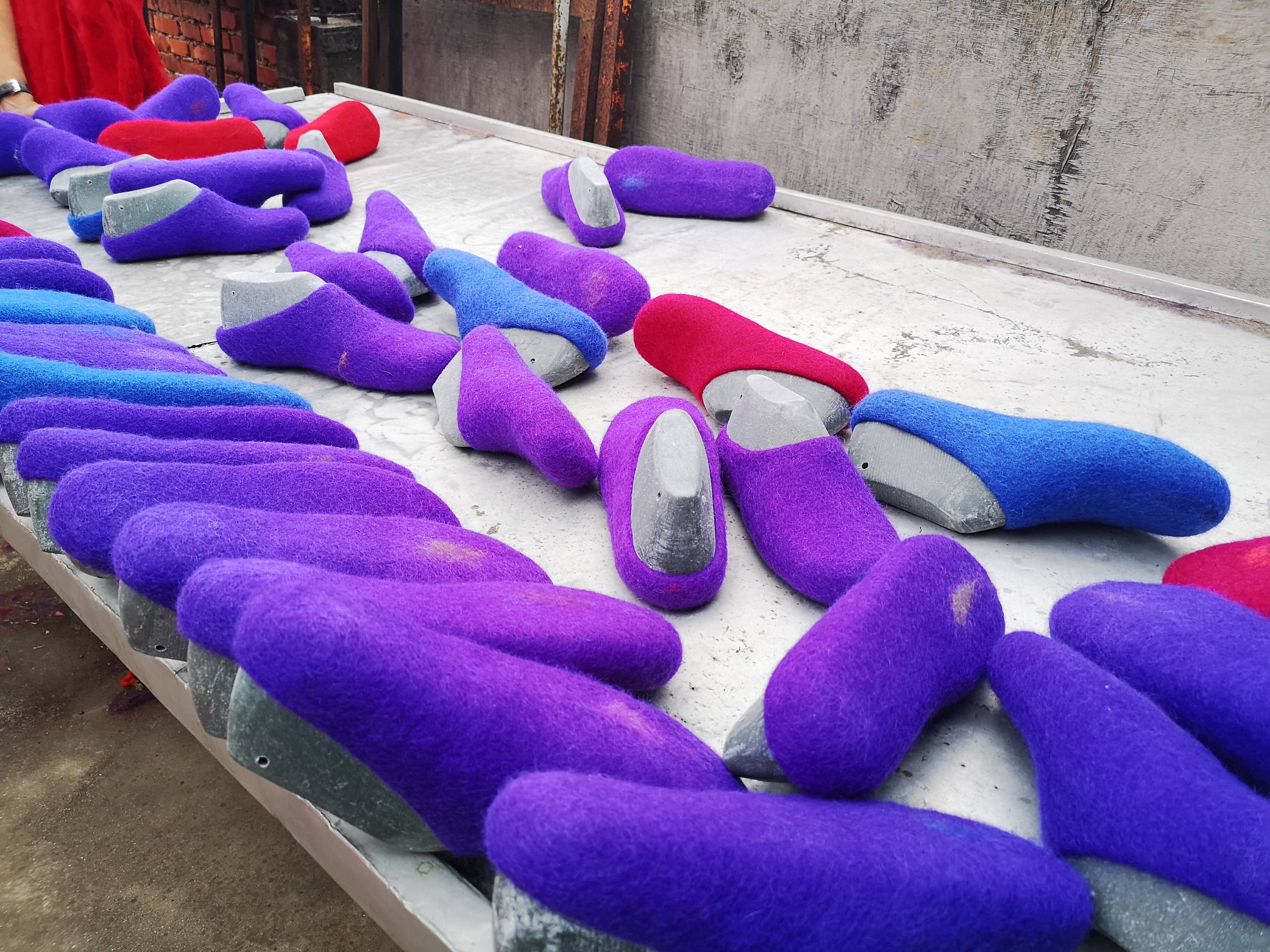 Cool Trade Winds – wholesale Slippers – Women's – Spotty Felt Mule Slippers5