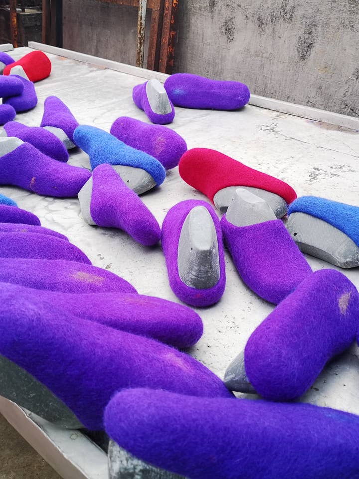 Cool Trade Winds – wholesale Slippers – Women's – Spotty Felt Mule Slippers5