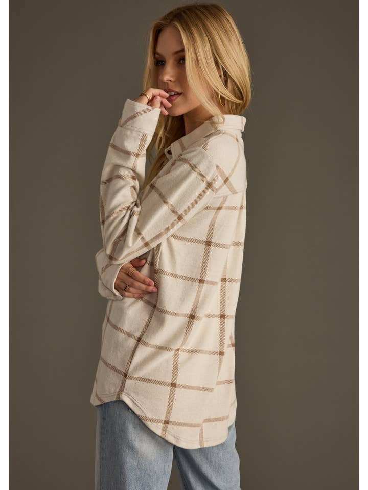 Panache Apparel Co. - Venta al por mayor Camisa con botones - Mujer - Beige & Brown Plaid Button Up3