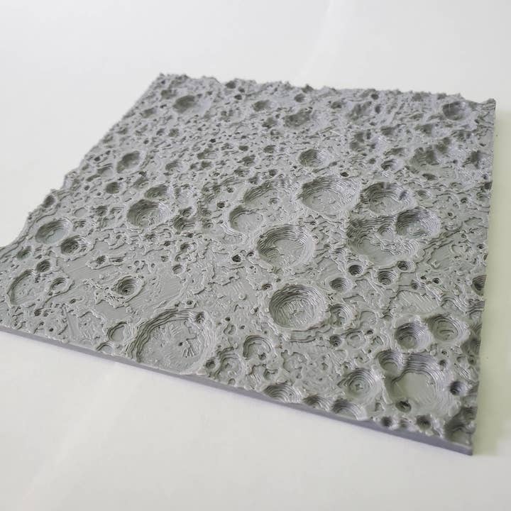 Modèle topographique 3D de la NASA des faces PROCHE et ÉLOIGNÉE de la lune - 1 cm = 30 km pour la vente par Clever Contraptions
