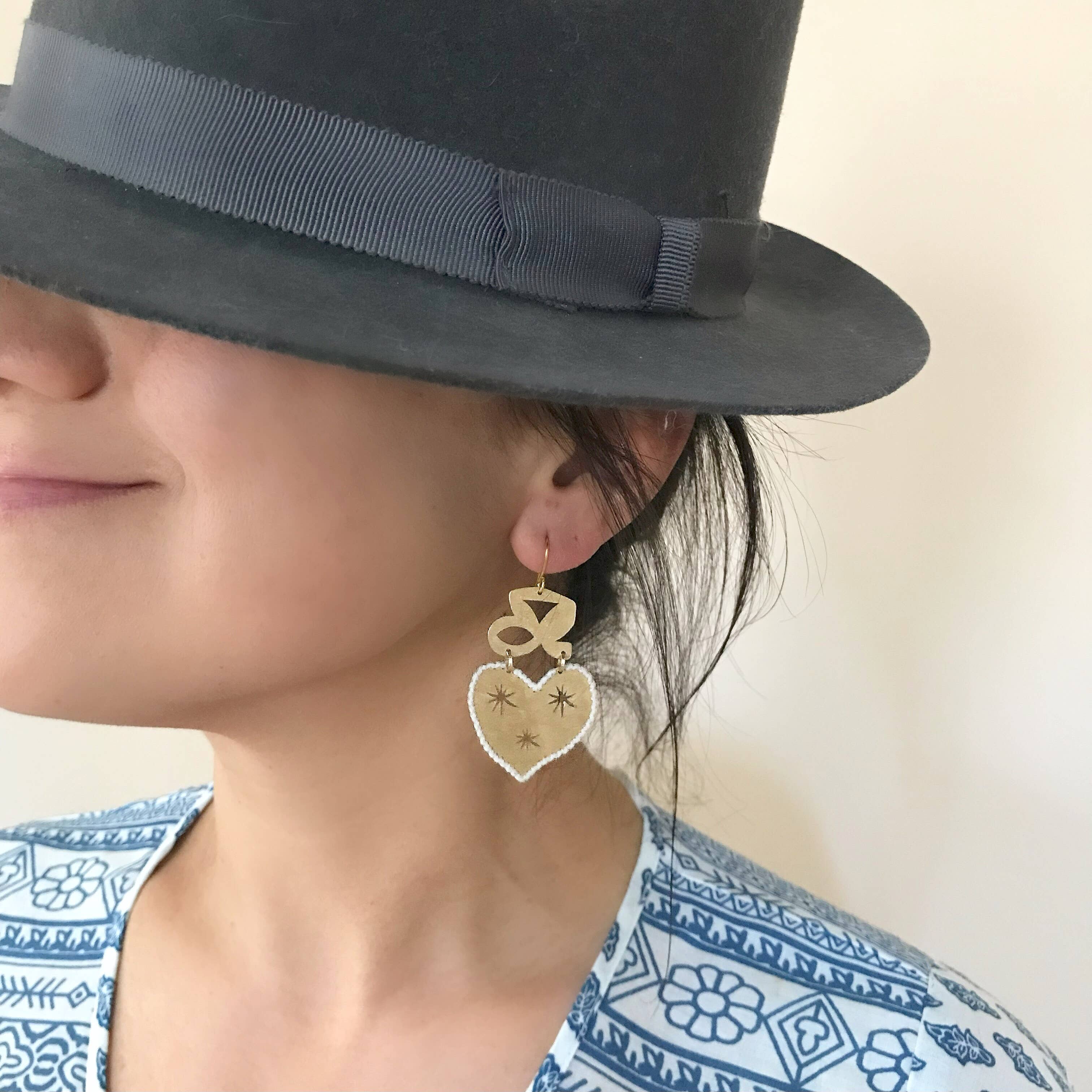 Gulushu – wholesale Hängande örhängen – Mässingsörhängen, Bohemiska Samtida Handgjorda Smycken1