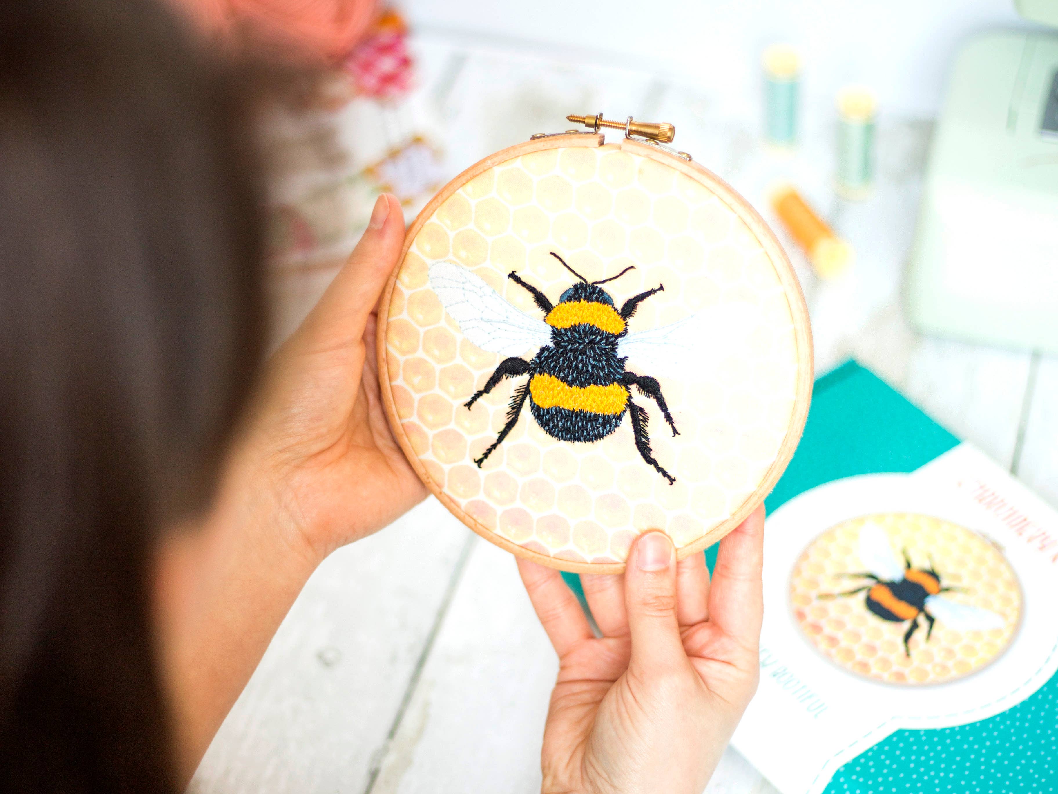 Oh Sew Bootiful – wholesale Embroidery/cross-stitch supplies – Bumblebee Thread Painting Handmade Embroidery Kit Hoop Art1