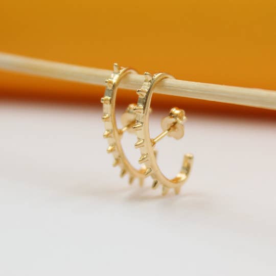 MIA Jewelry – Engroshandel Ørestikkere – Guld Spikey Stud Oval Øreringe til 18 K guld