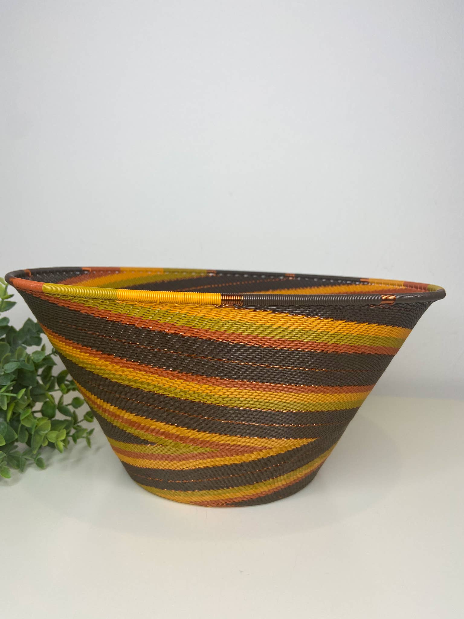 Eve & Nico Gifts & Home Decor – Großhandel Dekorative Platte/Teller/Schüssel – Großer halber Kegel - Afrikanische Erde0