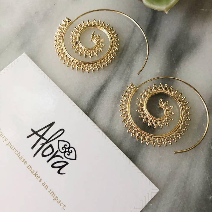 Karina spiraal oorbellen voor wholesale door Alora Boutique Inc.