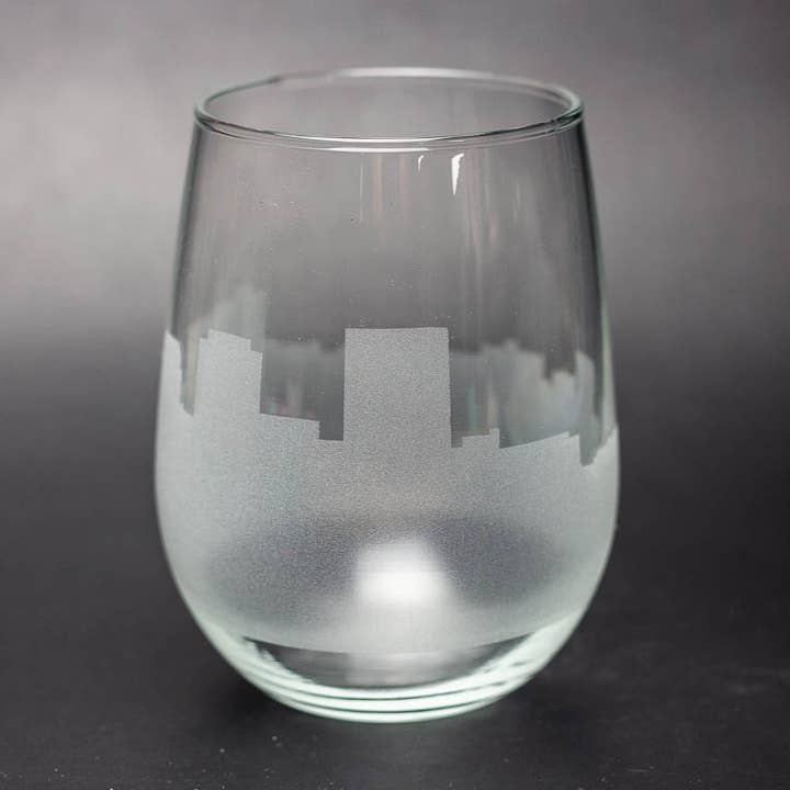 Verre à vin Skyline de Dayton, Ohio pour la vente par Urban & Etched