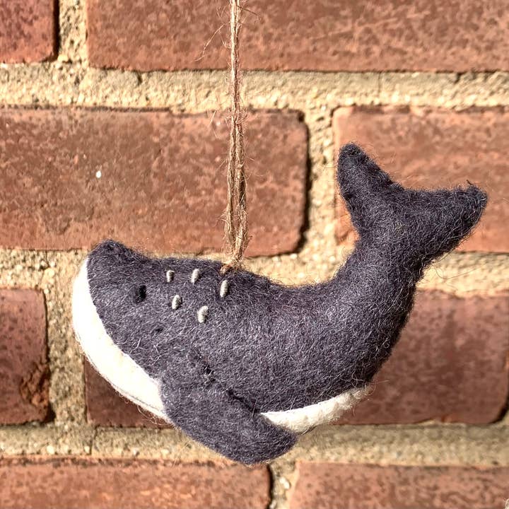 Giftsland - Wholesale Ornament - Felt ornament, whale gray/crm