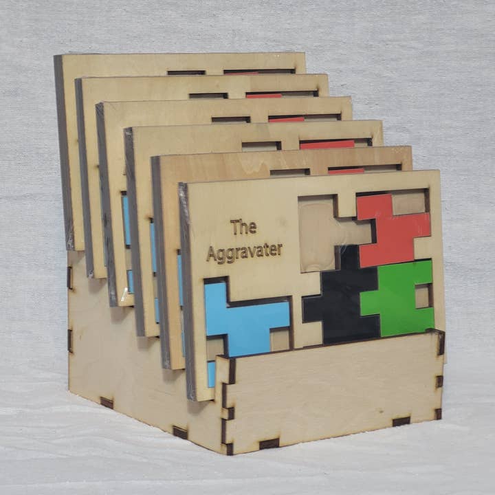Palmetto Puzzle Works - Venta al por mayor Puzle - Adultos - Puzzles con estante de exhibición recargable de madera