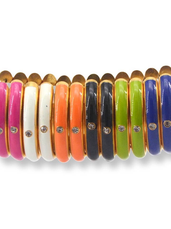 Créoles grandes et brillantes en émail pour la vente par AMD COLLECTIVE