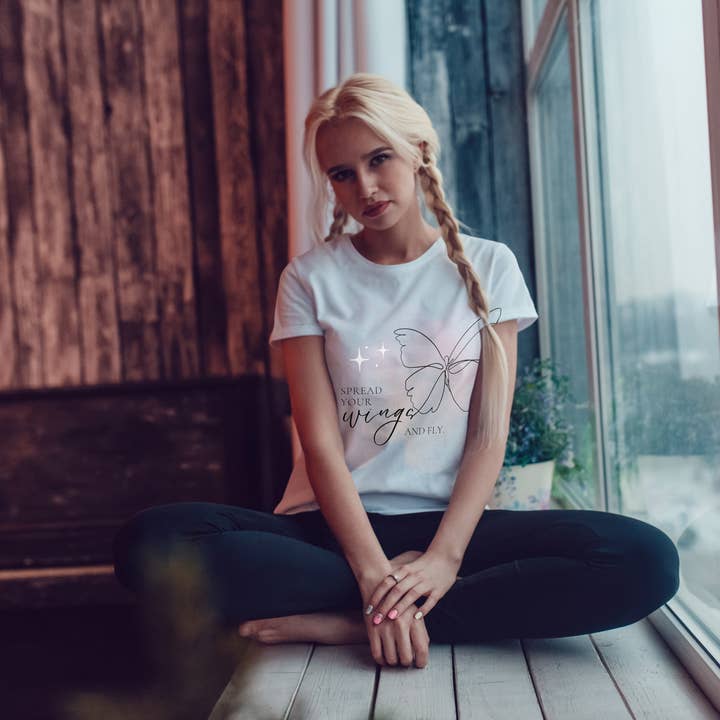 T-shirts personnalisables pour femmes pour la vente par Dzine Prints